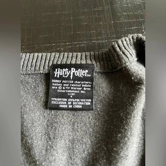 Harry Potter Gryffindor Crest Button Front Cardigan Sweater Gray Size Small - Picture 3 of 6